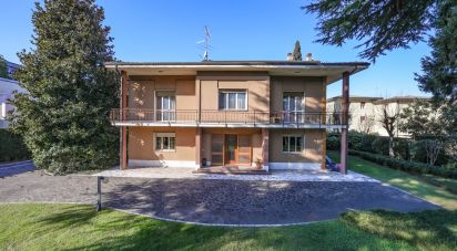 Casale 15 locali di 477 m² in Castiglione delle Stiviere (46043)