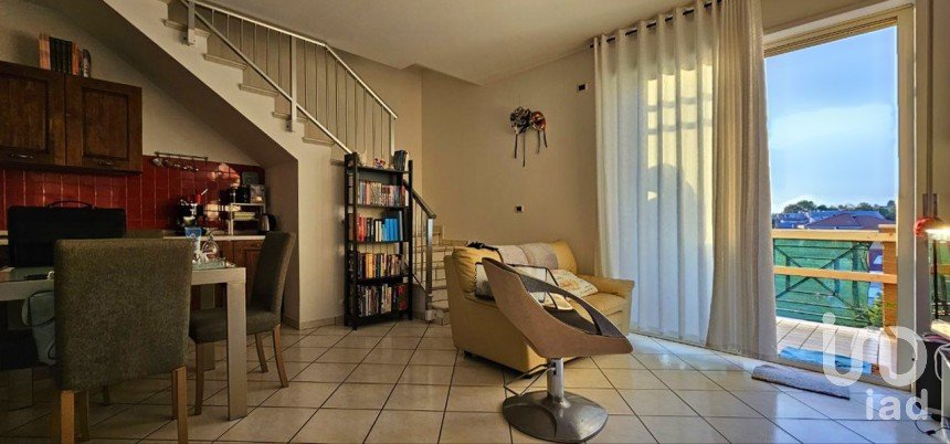 Duplex 9 rooms of 77 m² in Pineto (64025)