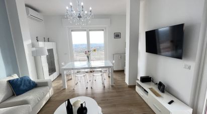 Loft 7 locali di 130 m² a Monte Urano (63813)