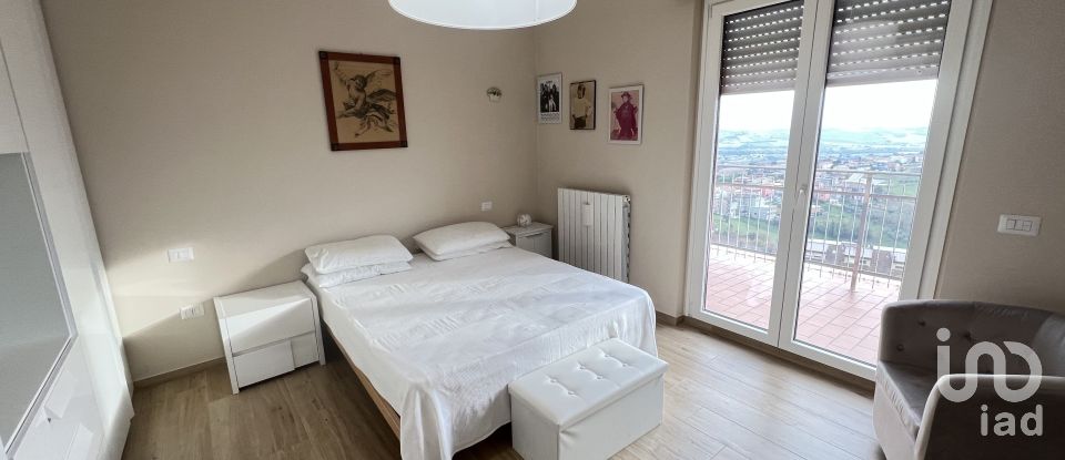 Loft 7 rooms of 130 m² in Monte Urano (63813)
