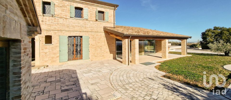 Villa 20 locali di 820 m² in Monte San Vito (60037)