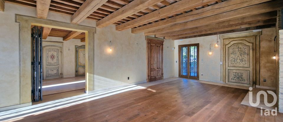 Casale 20 locali di 820 m² in Monte San Vito (60037)