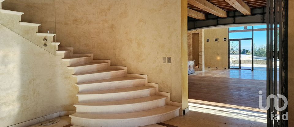 Casale 20 locali di 820 m² in Monte San Vito (60037)