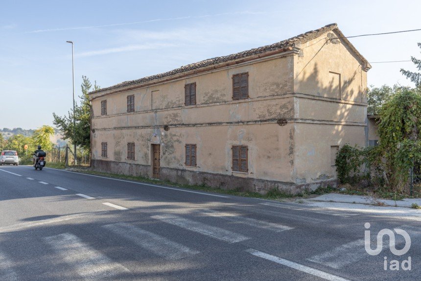 Casa indipendente 6 locali di 138 m² in Osimo (60027)