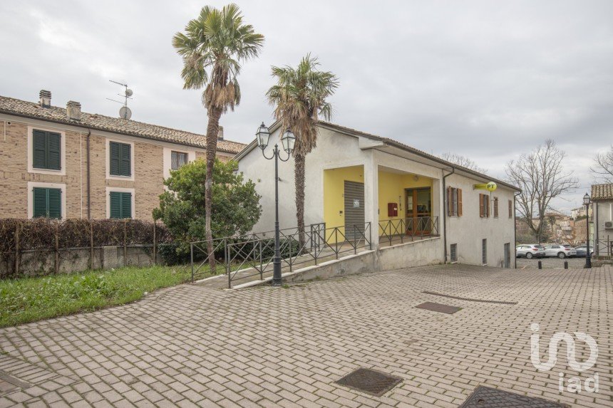 Shop / premises commercial of 35 m² in Santa Maria Nuova (60030)