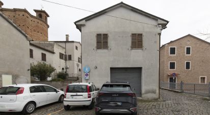 Negozio / locale commerciale di 146 m² in Santa Maria Nuova (60030)