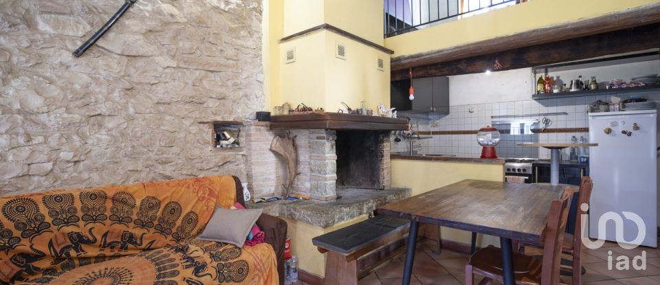 Casa di paese 4 locali di 102 m² in Fabriano (60044)
