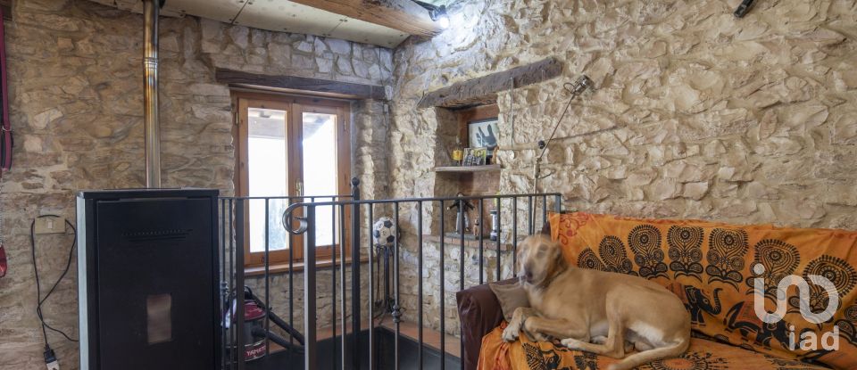 Casa di paese 4 locali di 102 m² in Fabriano (60044)