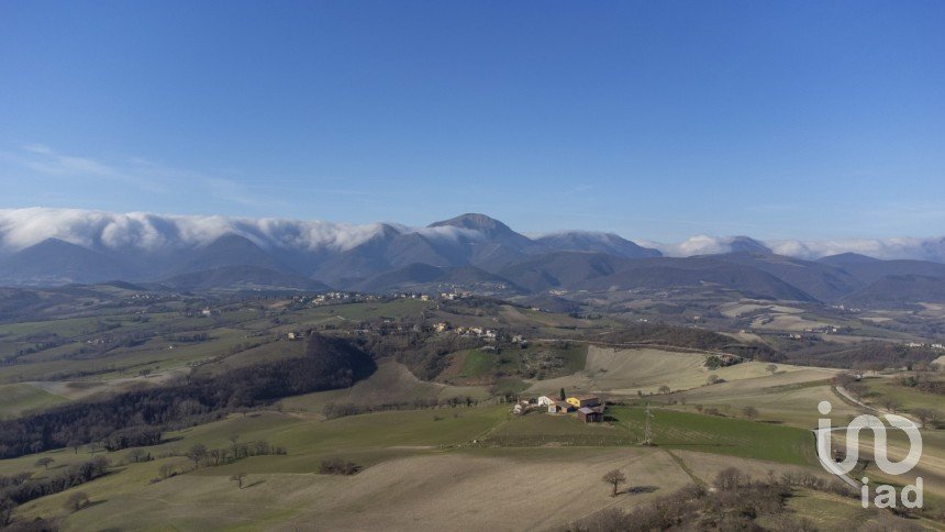 Casa di paese 4 locali di 102 m² in Fabriano (60044)