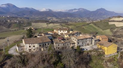 Casa di paese 4 locali di 102 m² in Fabriano (60044)