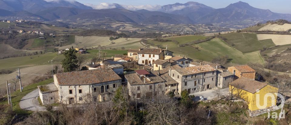 Casa di paese 4 locali di 102 m² in Fabriano (60044)