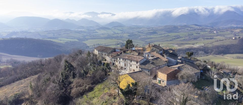 Casa di paese 4 locali di 102 m² in Fabriano (60044)