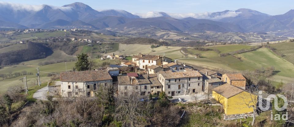 Casa di paese 4 locali di 102 m² in Fabriano (60044)