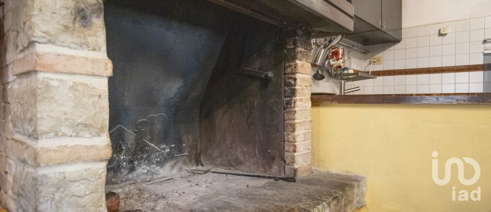 Casa di paese 4 locali di 102 m² in Fabriano (60044)