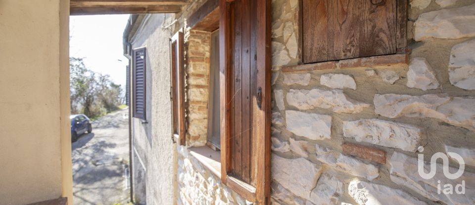 Casa di paese 4 locali di 102 m² in Fabriano (60044)