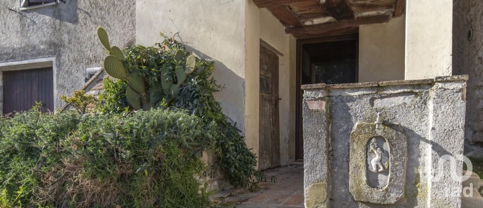 Casa di paese 4 locali di 102 m² in Fabriano (60044)