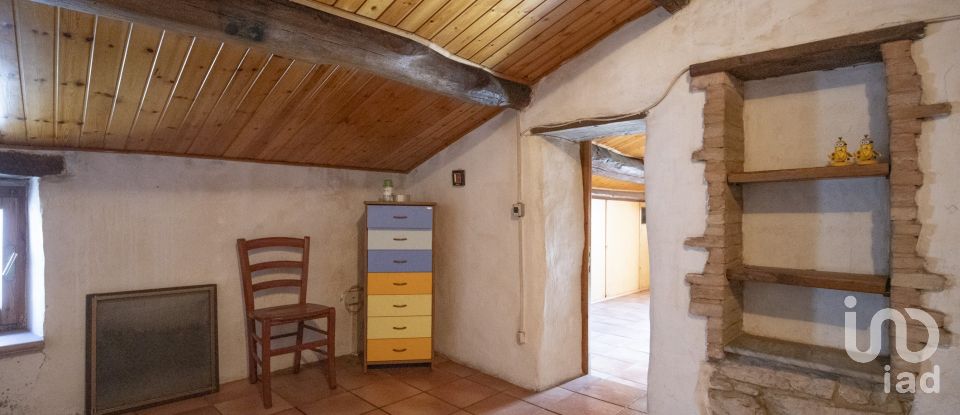 Casa di paese 4 locali di 102 m² in Fabriano (60044)