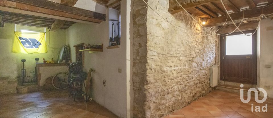 Casa di paese 4 locali di 102 m² in Fabriano (60044)
