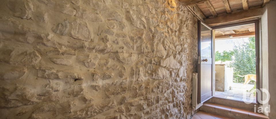 Casa di paese 4 locali di 102 m² in Fabriano (60044)