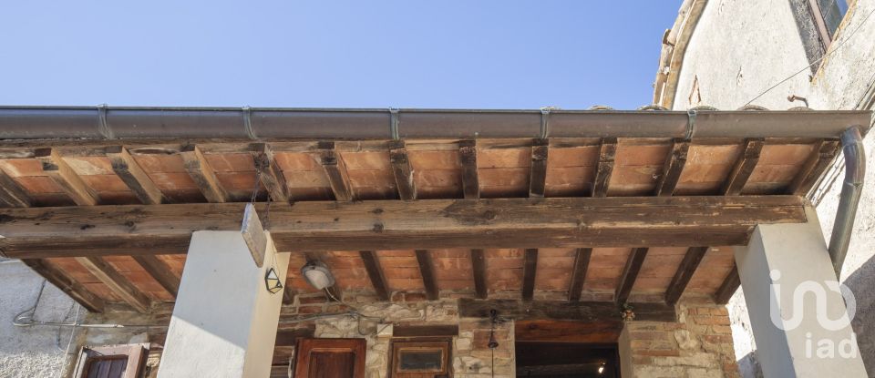 Casa di paese 4 locali di 102 m² in Fabriano (60044)