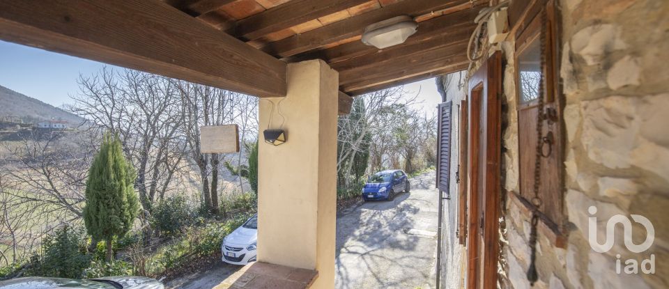 Casa di paese 4 locali di 102 m² in Fabriano (60044)
