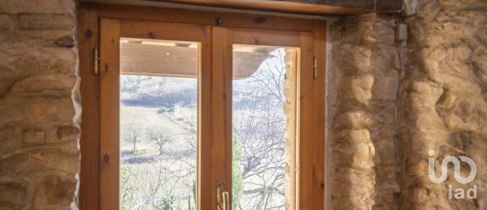 Casa di paese 4 locali di 102 m² in Fabriano (60044)