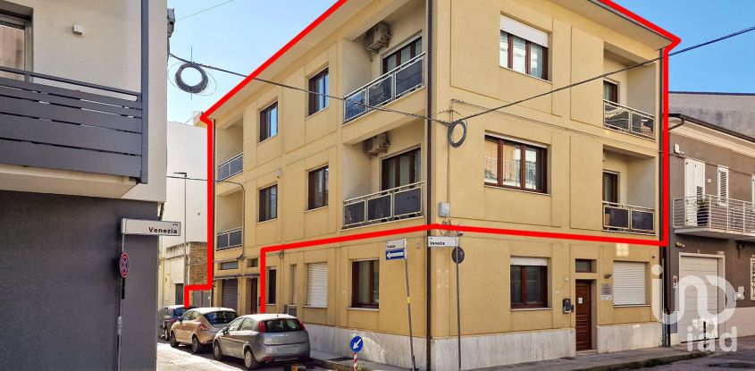 Palazzo / Stabile 13 locali di 425 m² a Civitanova Marche (62012)