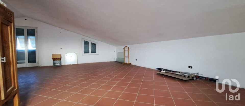 Casa 5 locali di 374 m² in Aulla (54011)