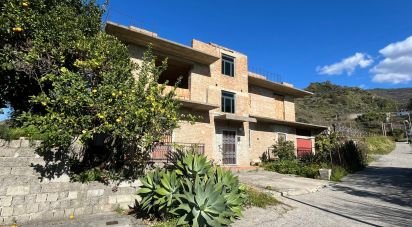 Casa indipendente 6 locali di 190 m² in - (87030)