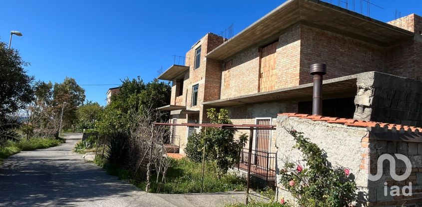 Casa indipendente 6 locali di 190 m² in - (87030)