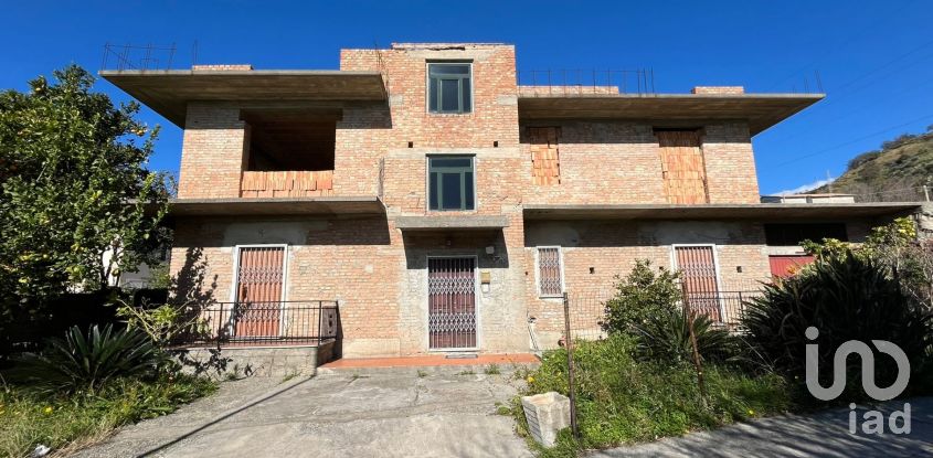 Casa indipendente 6 locali di 190 m² in - (87030)