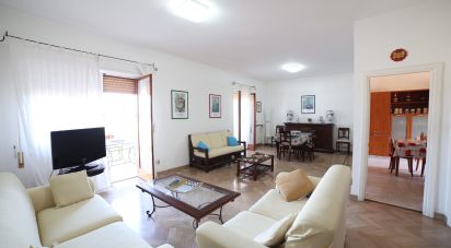 Attico / Mansarda / Loft 5 locali di 135 m² a Gaeta (04024)
