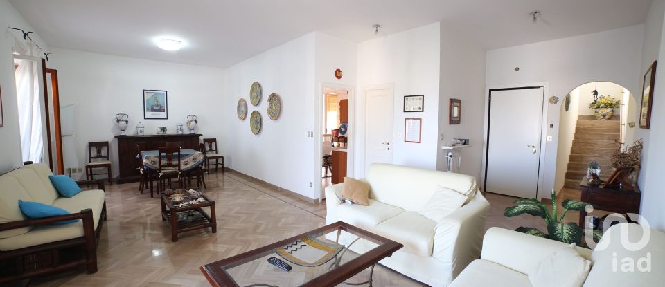 Attico / Mansarda / Loft 5 locali di 135 m² a Gaeta (04024)