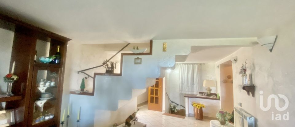 Casa di paese 6 locali di 220 m² in Montedinove (63069)