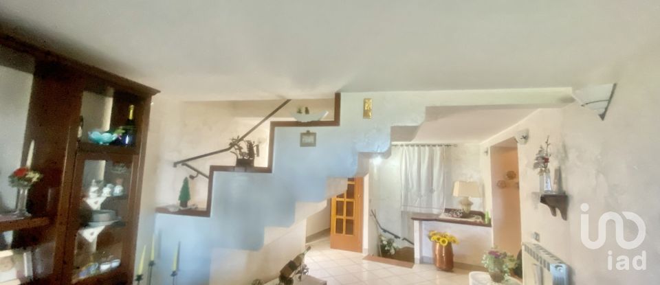 Casa di paese 6 locali di 220 m² in Montedinove (63069)