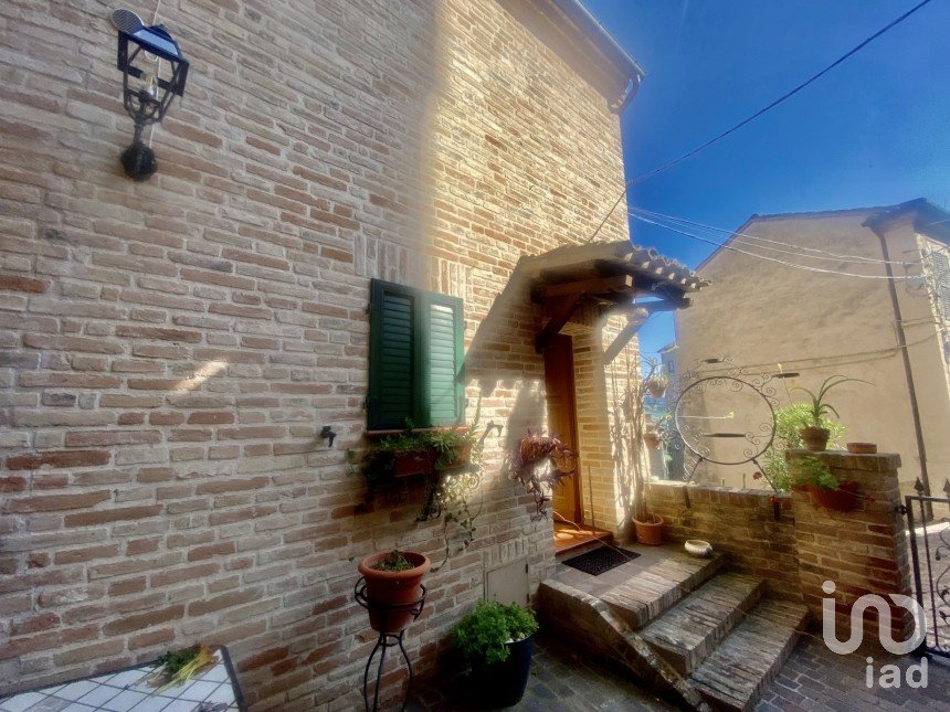 Casa di paese 6 locali di 220 m² in Montedinove (63069)