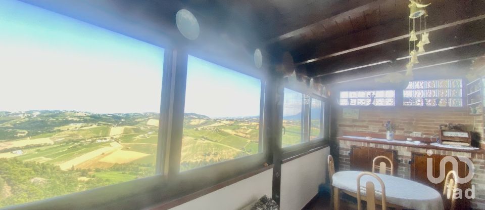 Casa di paese 6 locali di 220 m² in Montedinove (63069)