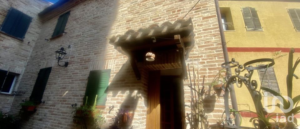 Casa di paese 6 locali di 220 m² in Montedinove (63069)