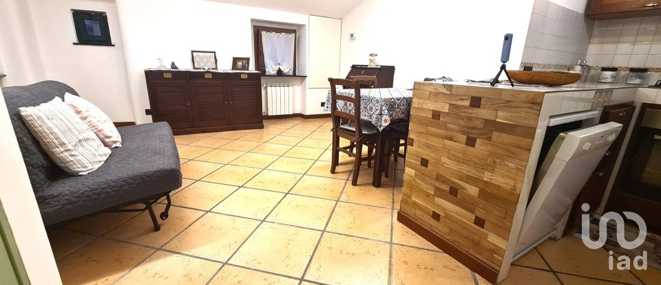 Three-room apartment of 61 m² in Genova (16157)