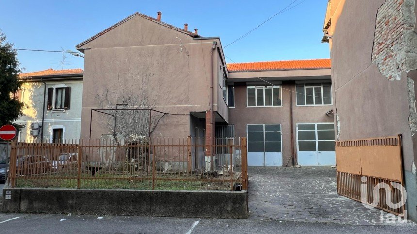 Costruzione di 500 m² in Seveso (20822)