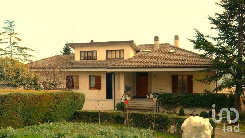 Villa 11 locali di 330 m² in Belvedere Ostrense (60030)