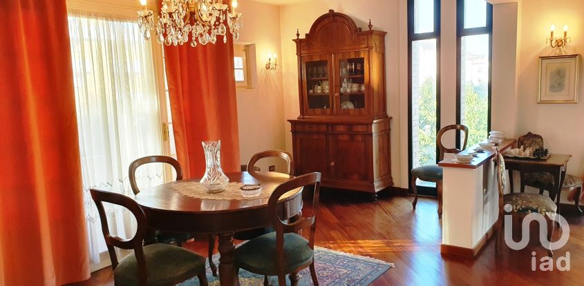 Farm 10 rooms of 320 m² in Mondolfo (61037)