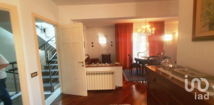 Farm 10 rooms of 320 m² in Mondolfo (61037)