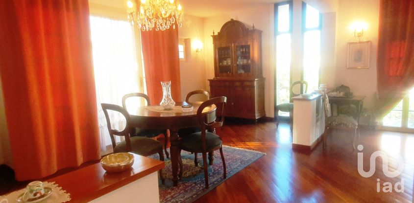 Villa 10 locali di 320 m² in Mondolfo (61037)