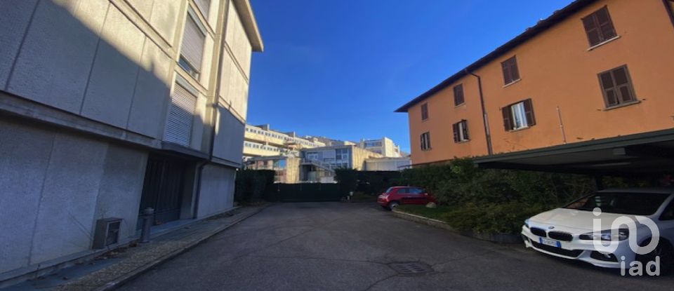 Building of 1,390 m² in Como (22100)
