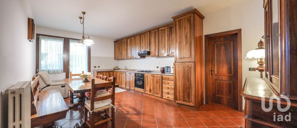 Traditional house 5 rooms of 176 m² in Copparo (44034)