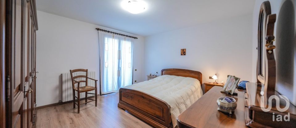 Traditional house 5 rooms of 176 m² in Copparo (44034)