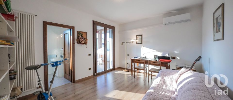 Traditional house 5 rooms of 176 m² in Copparo (44034)