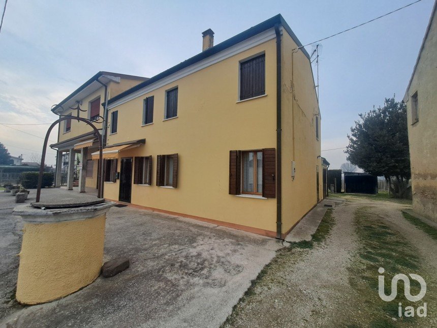 Casa indipendente 5 locali di 268 m² in Crespino (45030)