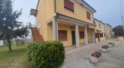 Town house 5 rooms of 268 m² in Crespino (45030)